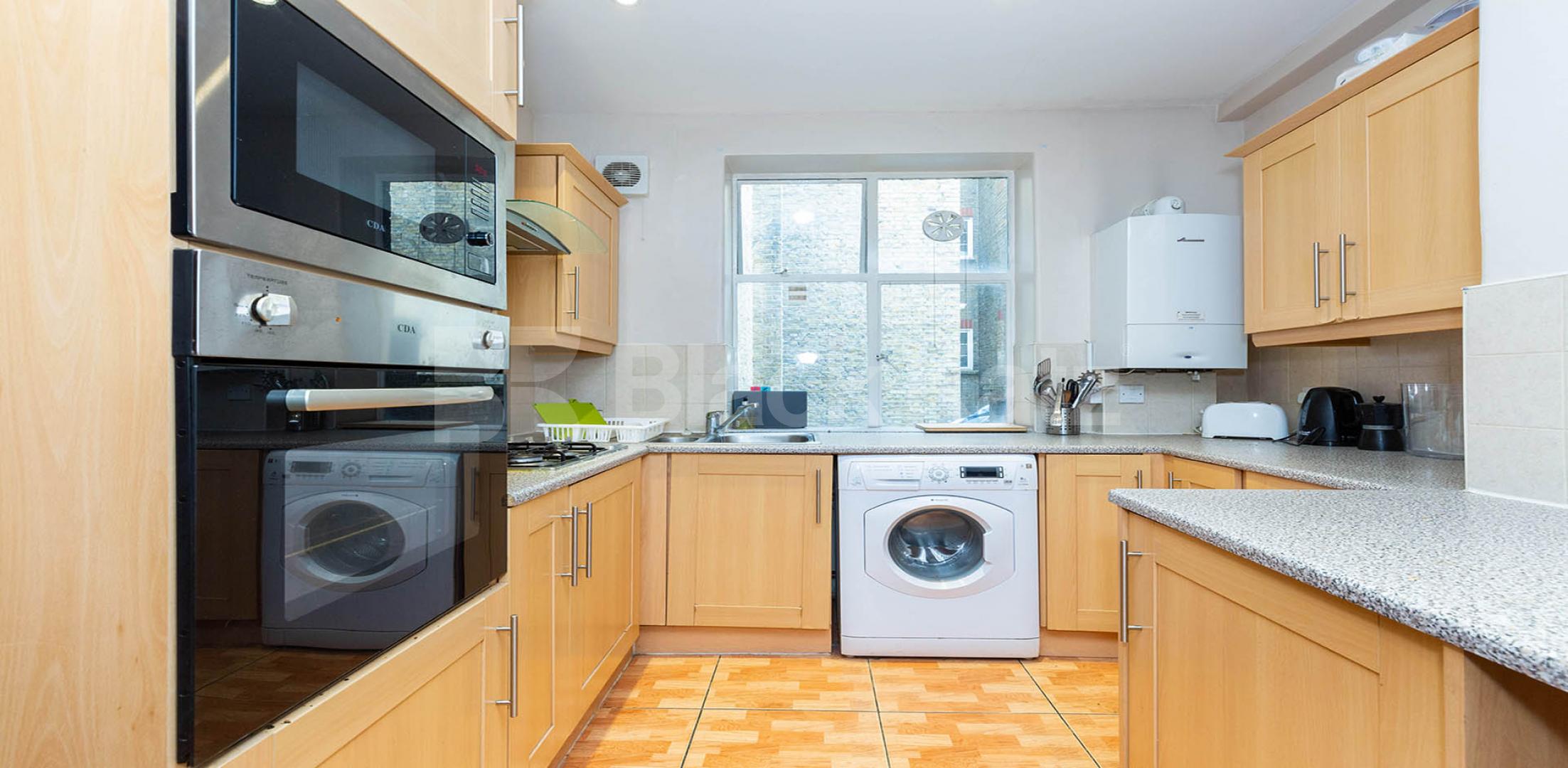 Spacious two bed good for three sharers mins to Euston Cranleigh Street, Camden